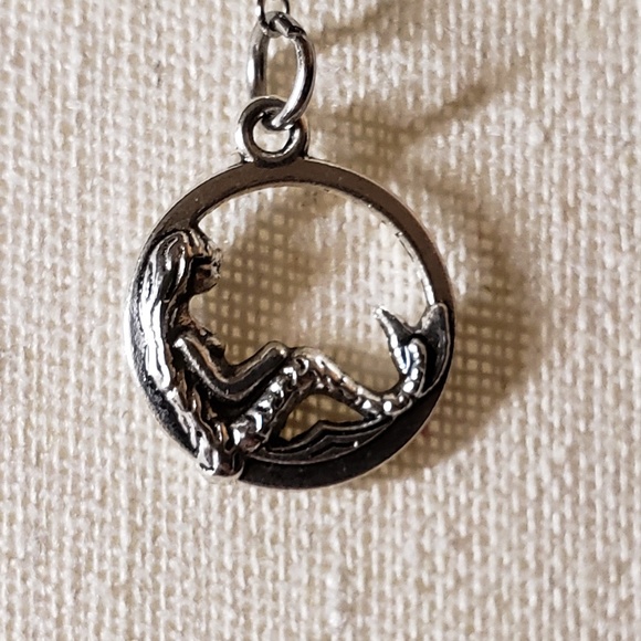 SOLD OUT Mermaid Necklace - Picture 3 of 7